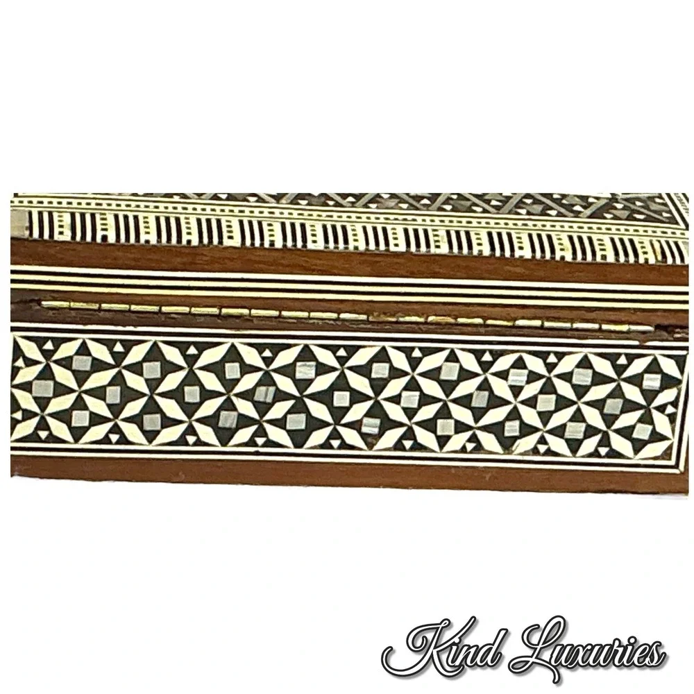 Vintage 1970s Egyptian Marquetry Mother Of Pearl Inlay Malachite Trinket Box